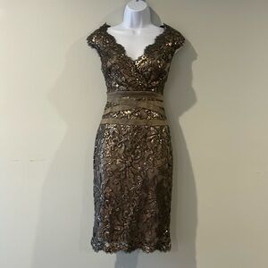 Tadashi Shoji sequined cocktail dress bronze green color size 6 with cap sleeves